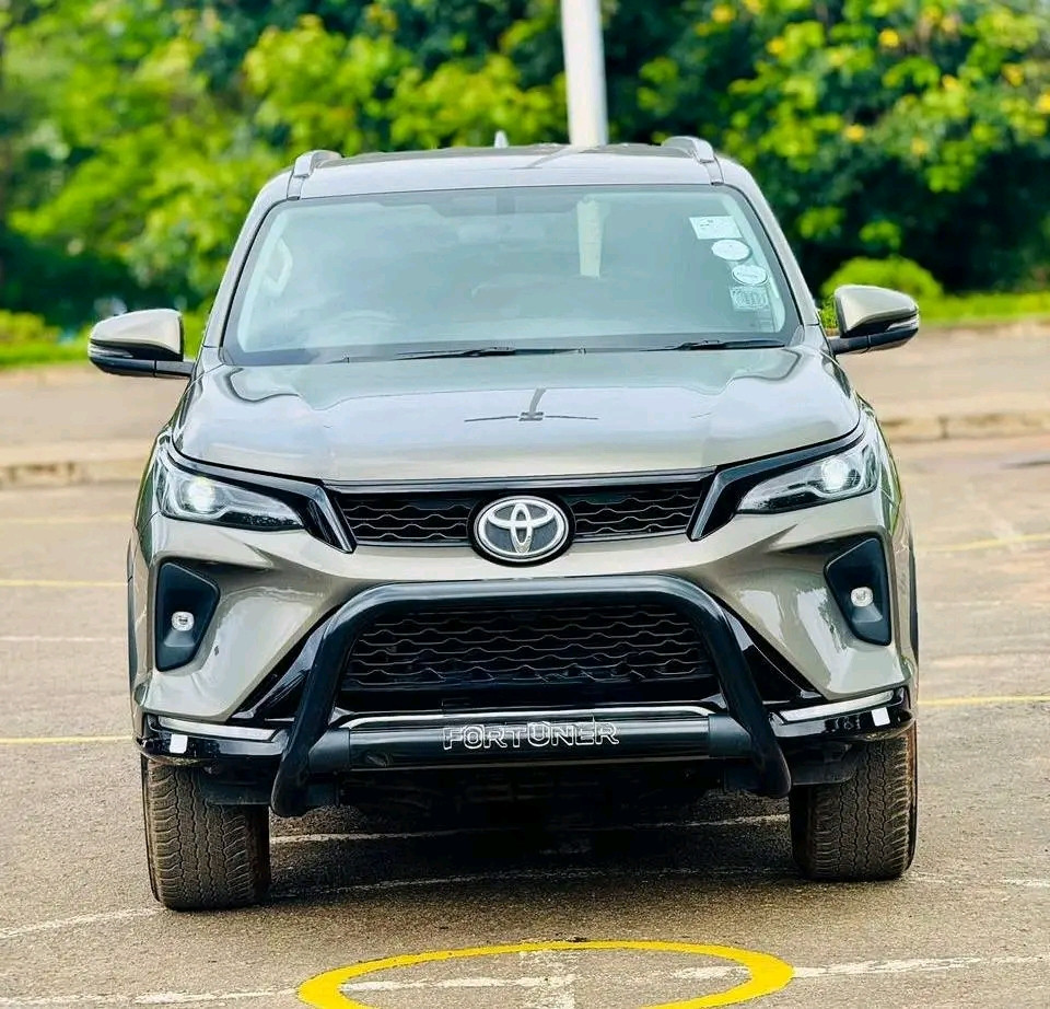 TOYOTA FORTUNER 2.4GD-6 Image