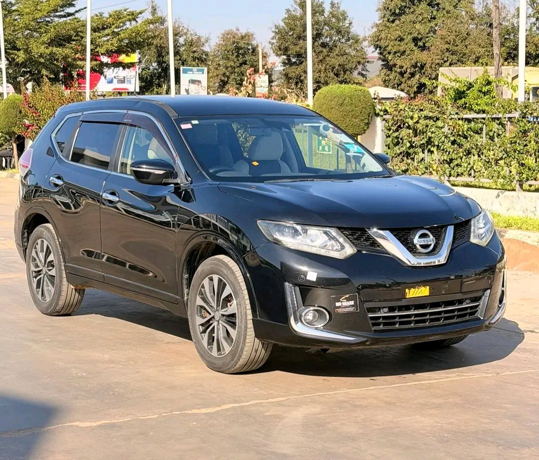 NISSAN X-TRAIL Image