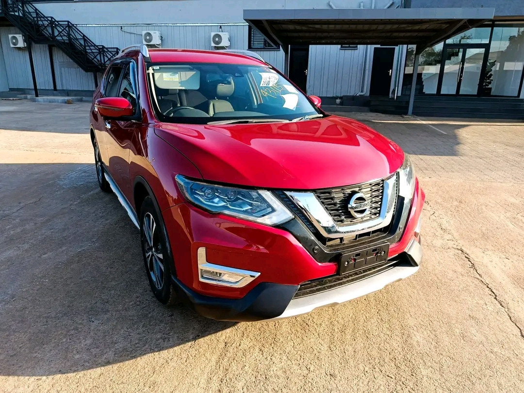 NISSAN X-TRAIL Image