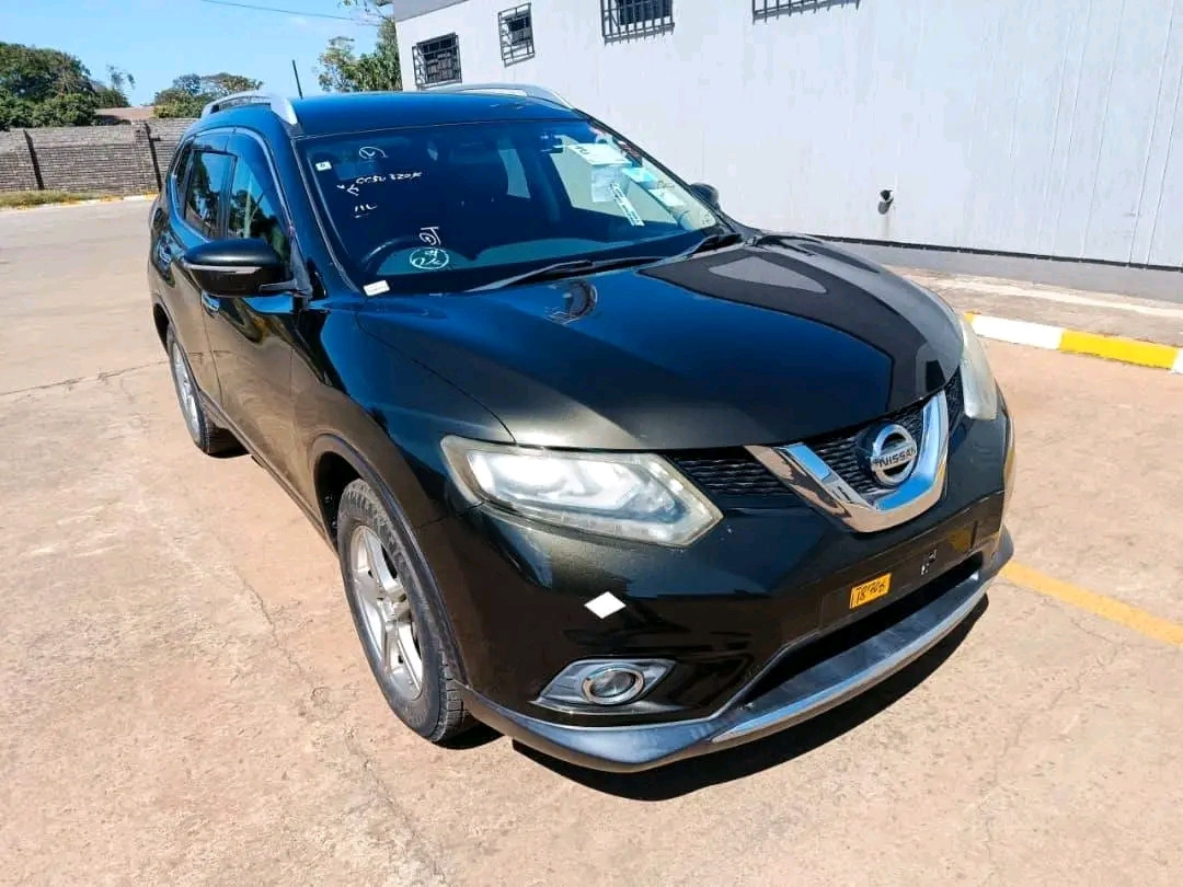 NISSAN X-TRAIL Image