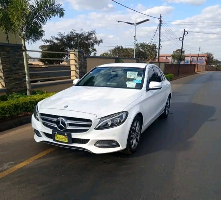 MERCEDES-BENZ C180 Image