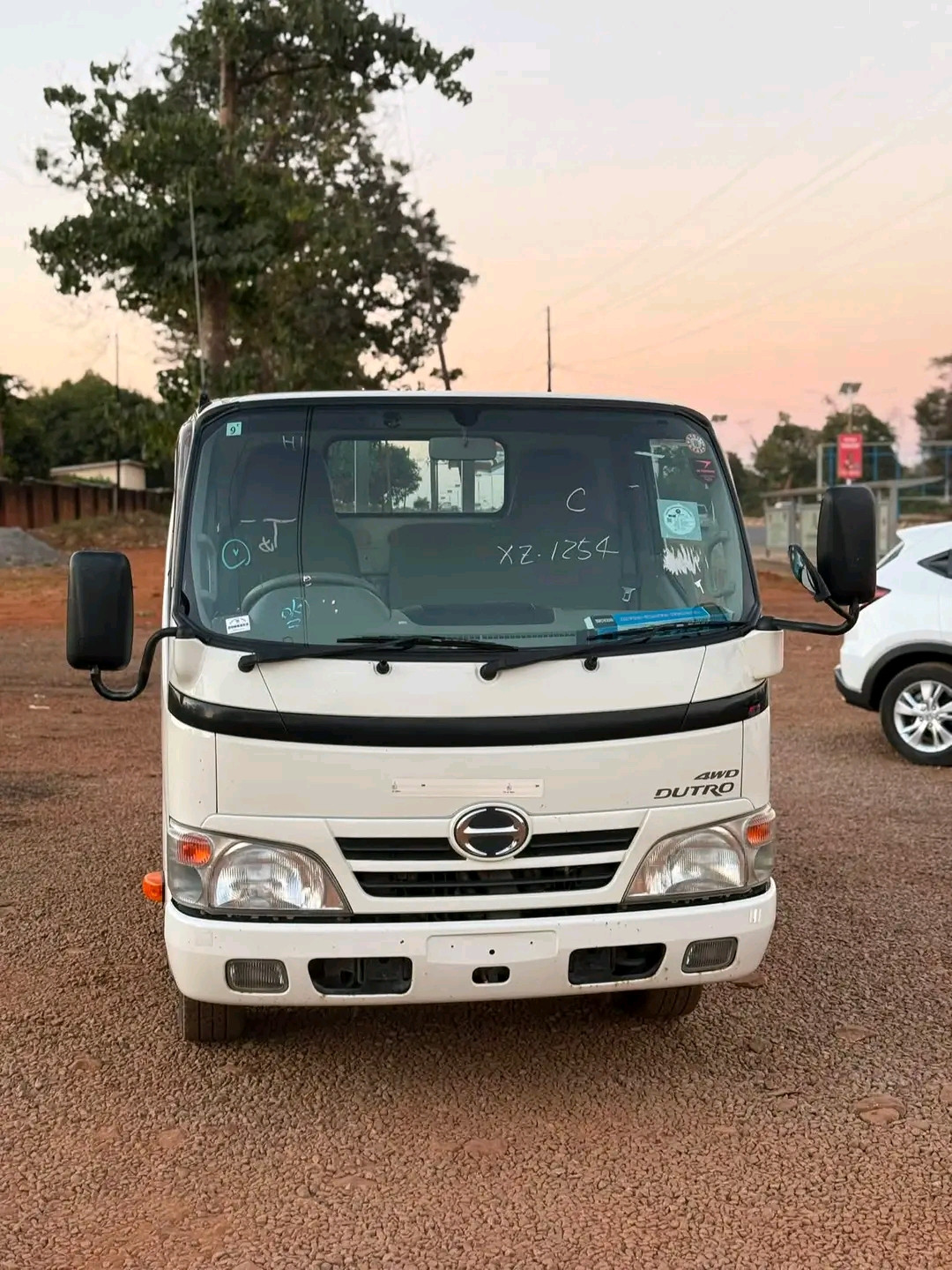 HINO DUTRO 2-TON Image