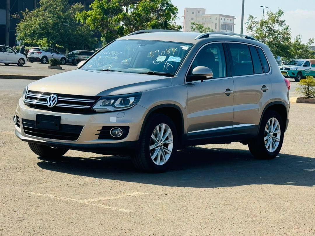VOLKSWAGEN Tiguan Image