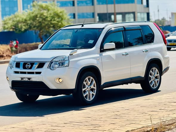 NISSAN X-TRAIL Image