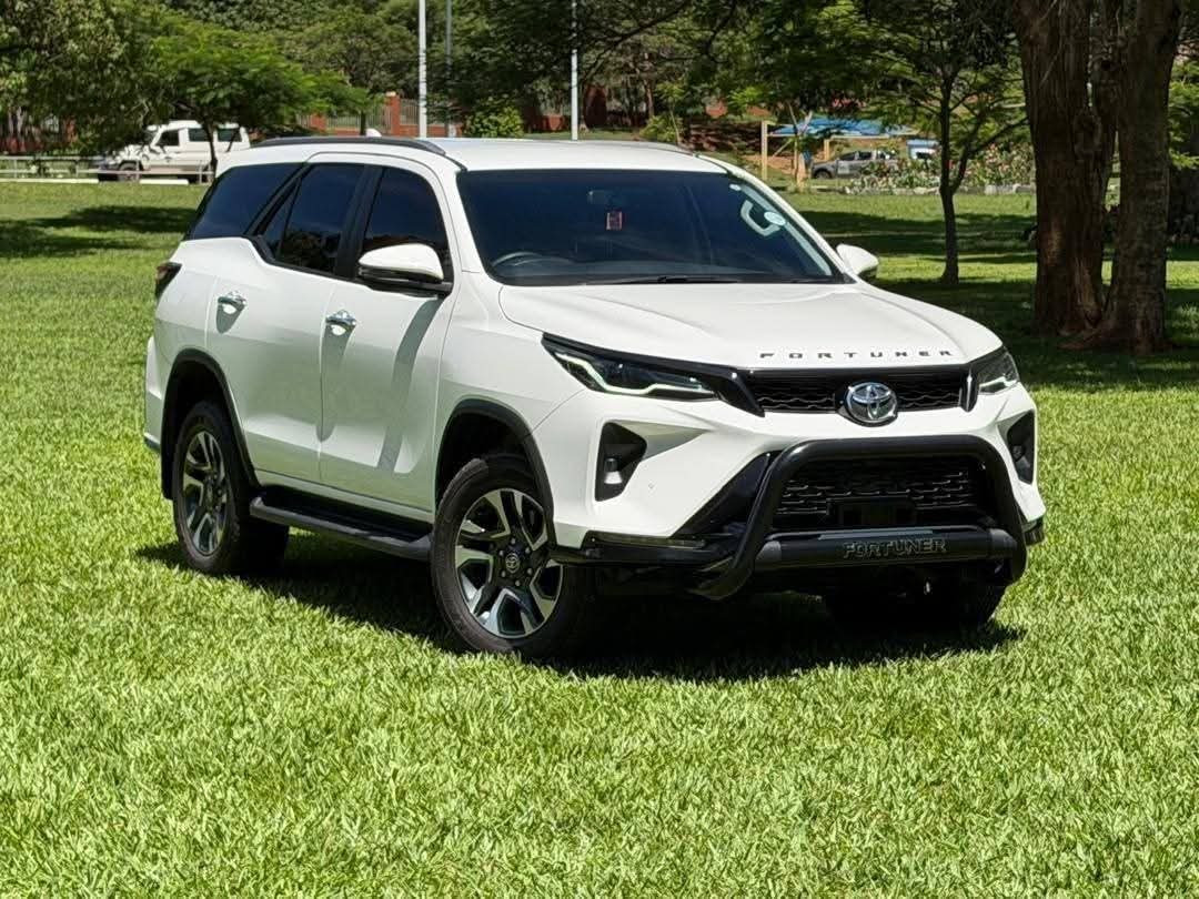 TOYOTA FORTUNER 2.4GD-6 Image