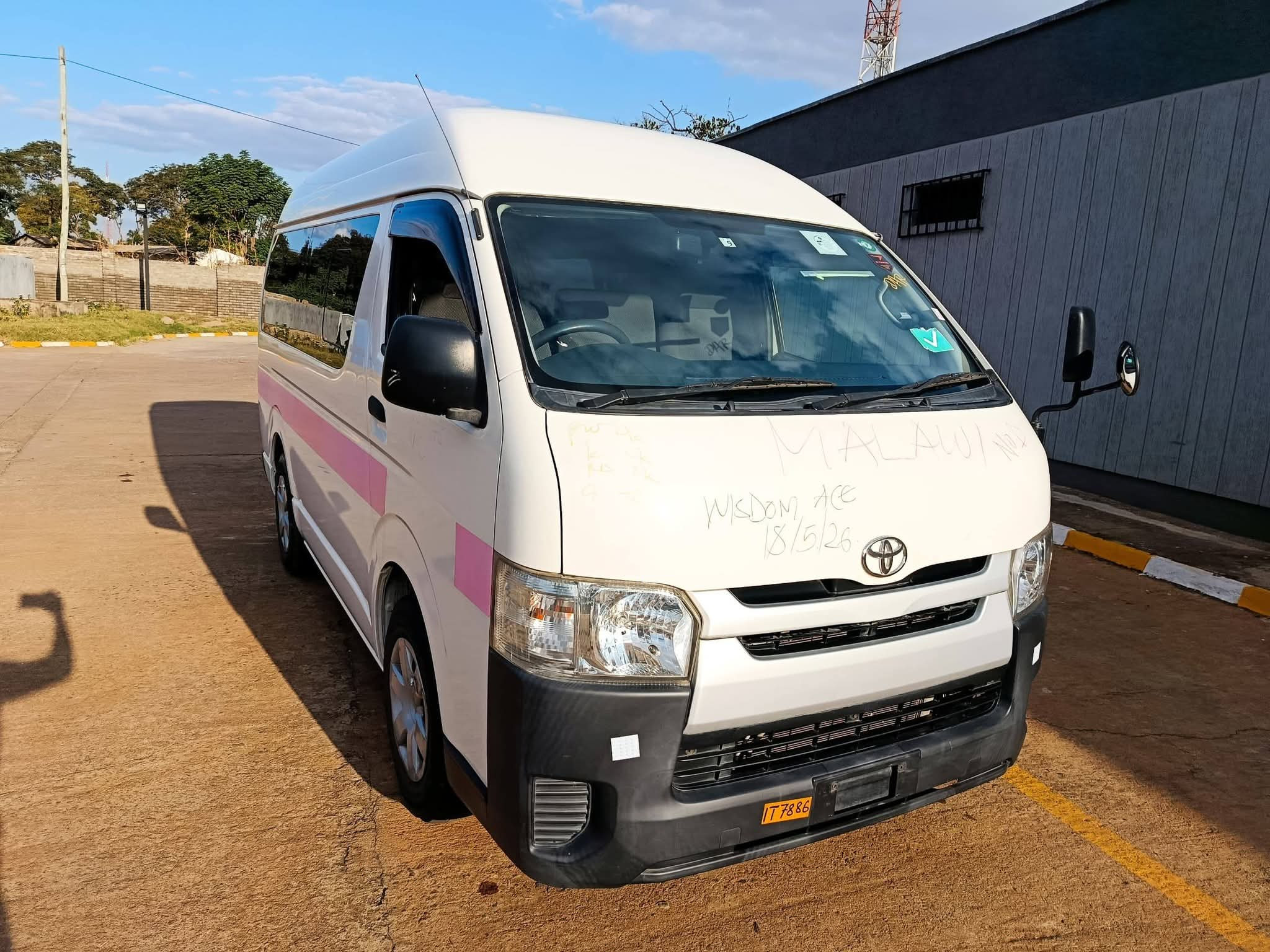 TOYOTA HIACE VAN Image