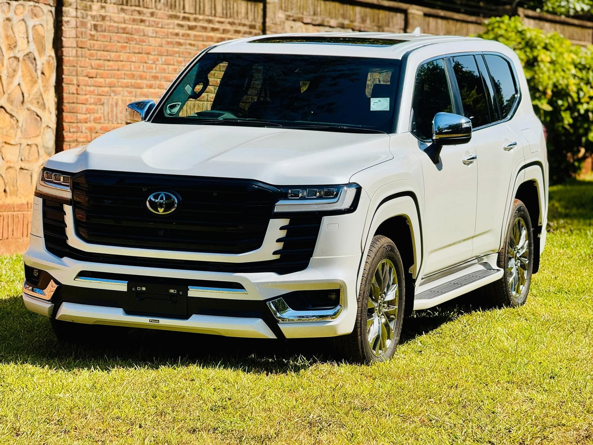 TOYOTA Land Cruiser Image