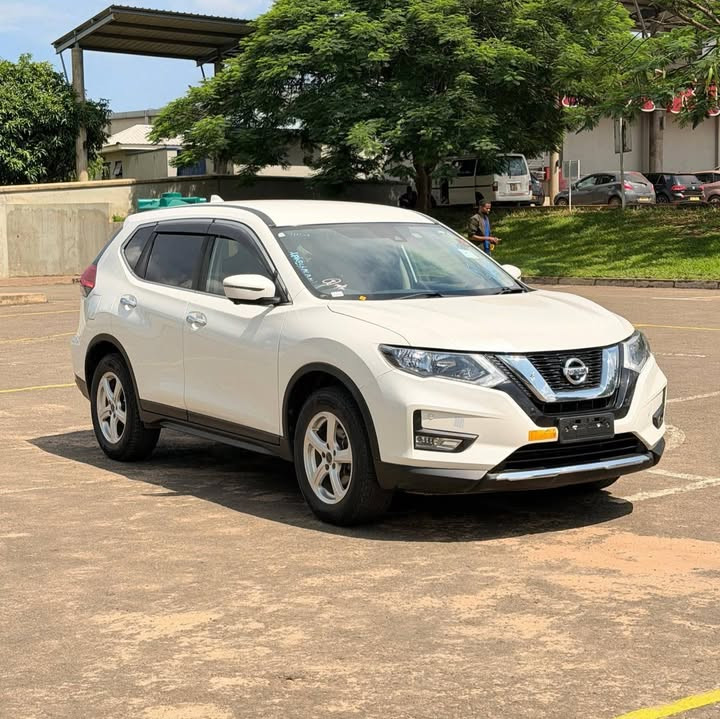 NISSAN X-TRAIL Image