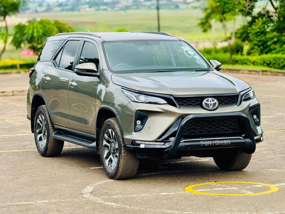 TOYOTA FORTUNER 2 Image