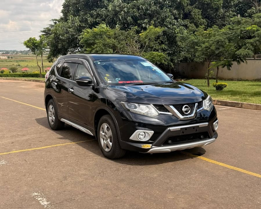NISSAN X-TRAIL Image