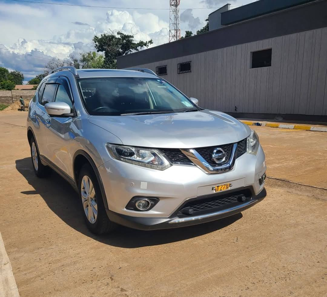 NISSAN X-TRAIL Image
