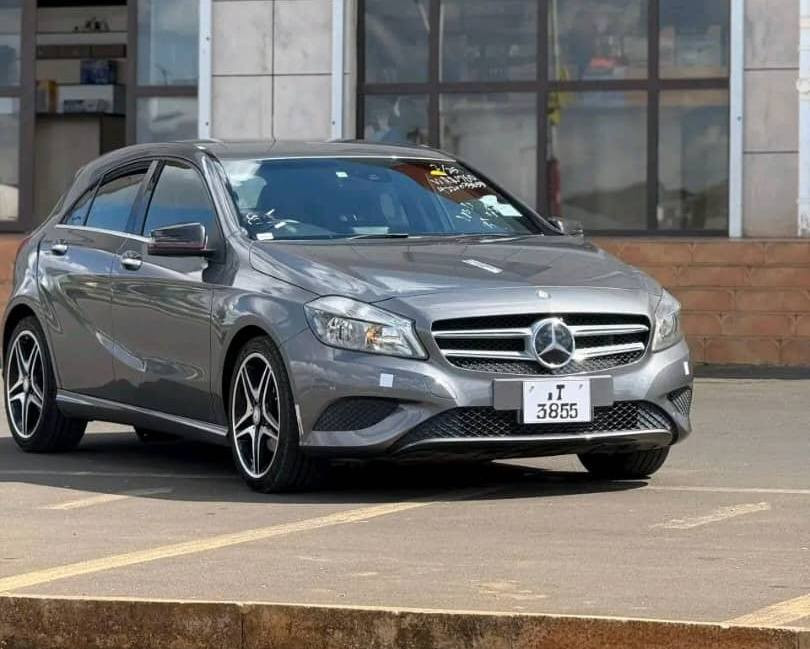 MERCEDES-BENZ A-180 Image
